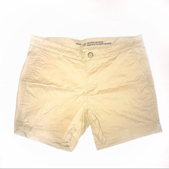 GAP Tan 5” Girlfriend Khaki Shorts - Picture 3 of 4